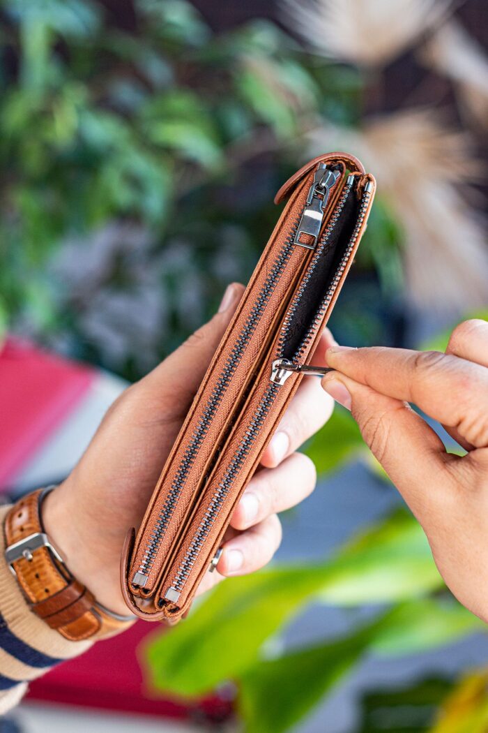 Garbalia Roosevelt Hakiki Deri Telefon Bölmeli El Saplı Crazy Taba Unisex Portföy Cüzdan - Görsel 5